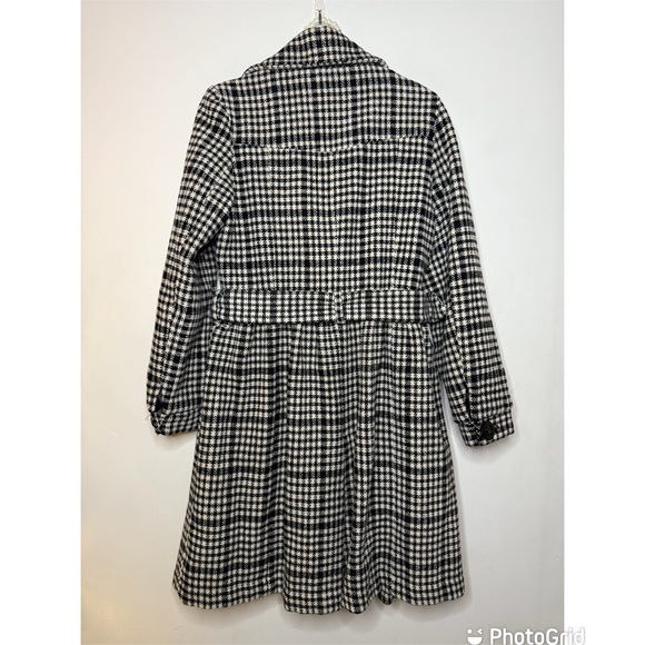 Burberry Black and White Houndstooth Coat with Purple Lining - Picture 2 of 8